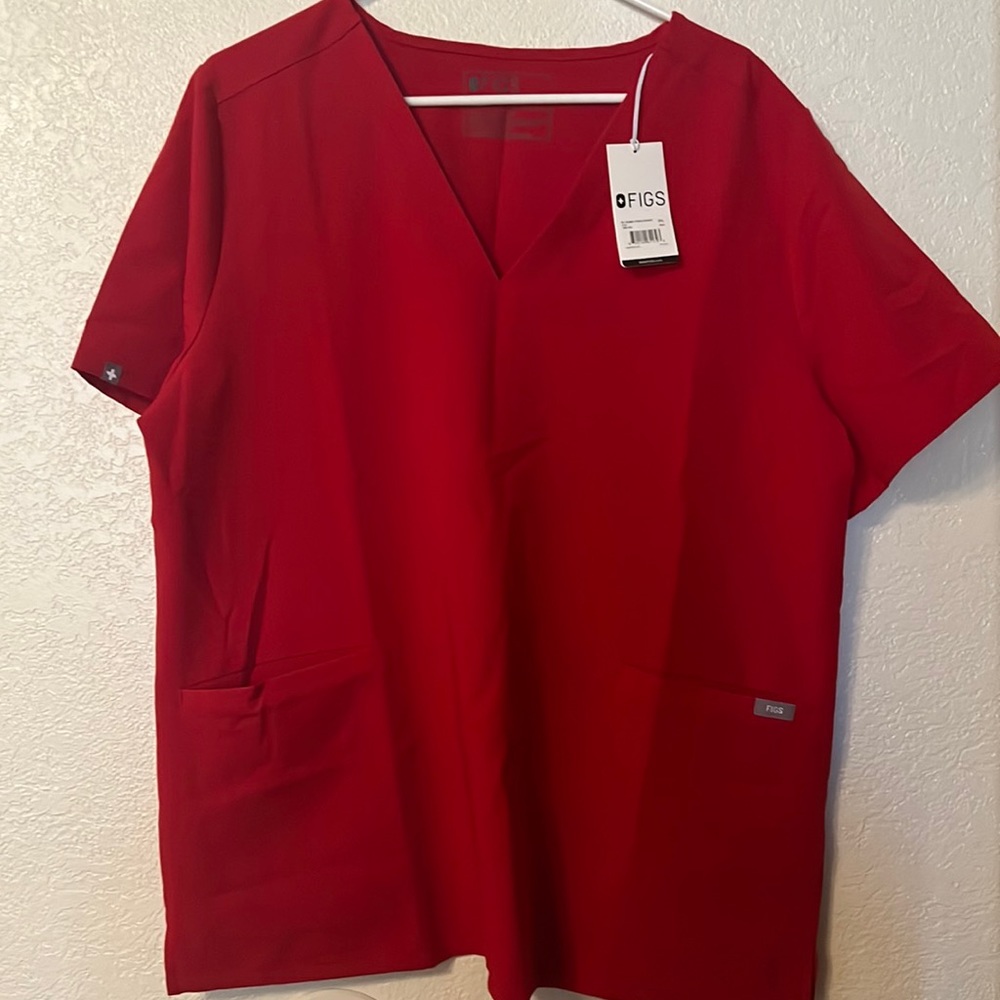 Casma figs scrub top